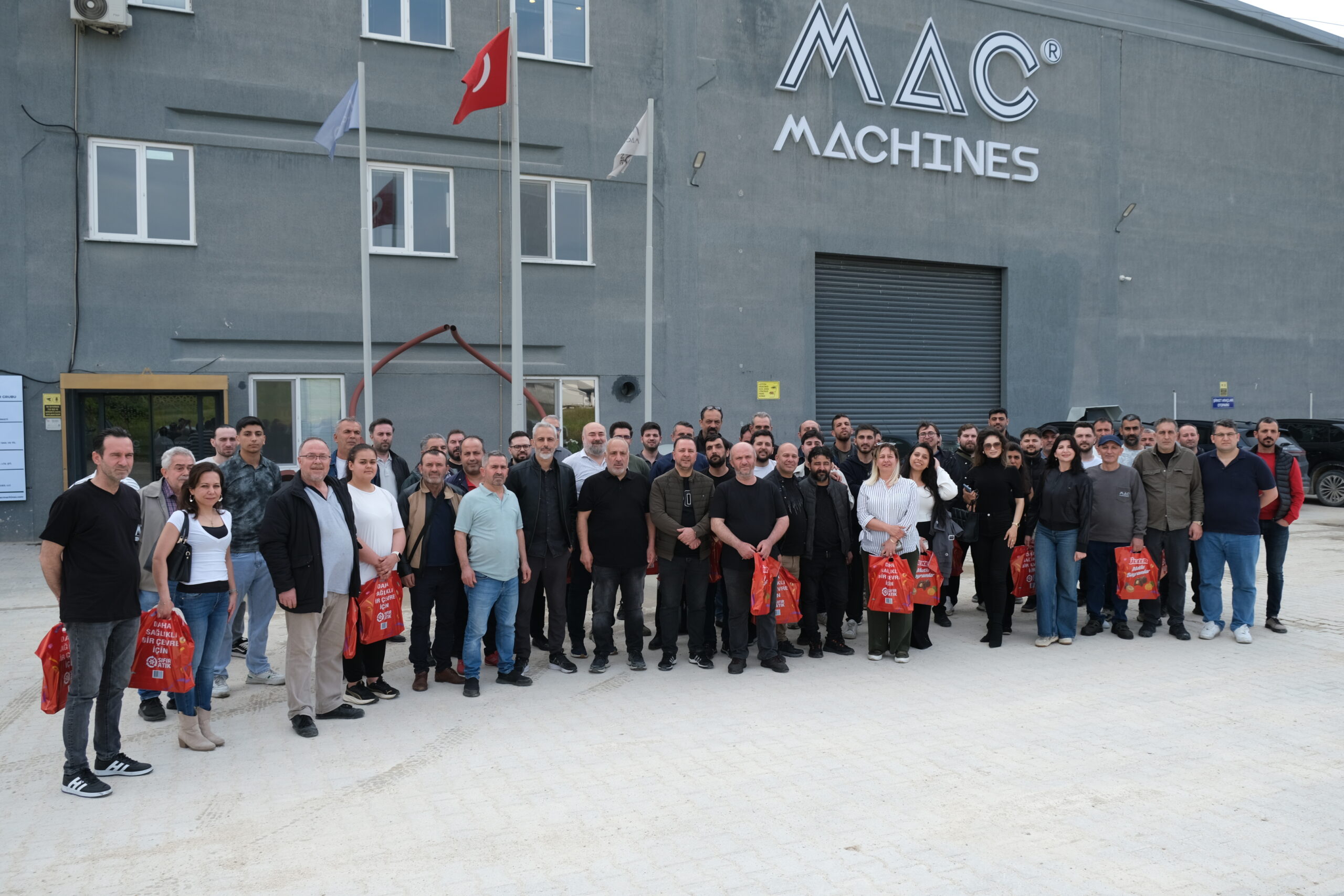 MAC MACHINES AİLESİ GELENEKSEL BAYRAMLAŞMA TÖRENİNDE BİR ARAYA GELDİ